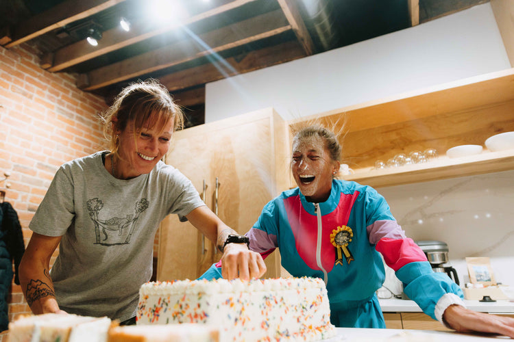 Pastel de cumpleaños de Courtney Dauwalter: Edición limitada (paquete de 4)